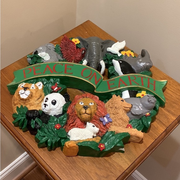 Peace on Earth Resin Wildlife Wreath - Picture 1 of 7